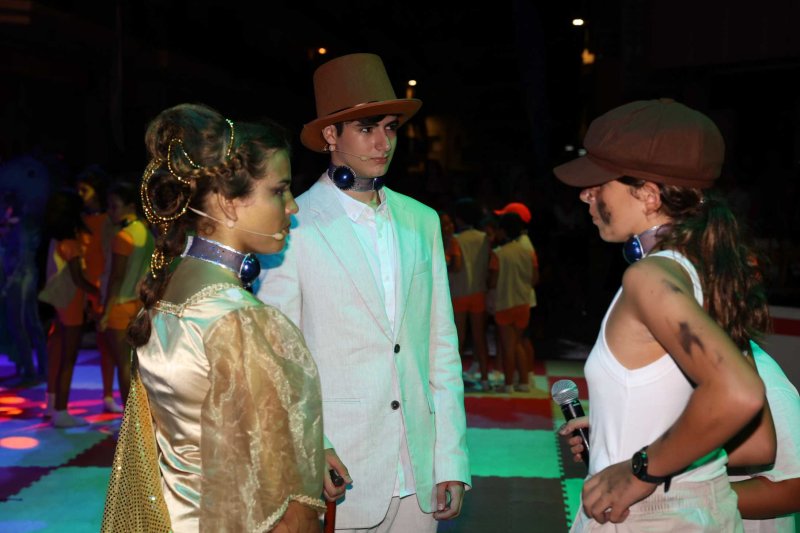 Y los mares sucumben ante la acción depredadora y el egoísmo de la humanidad en los Escacs Vivents de Xàbia  Y los mares sucumben ante la acción depredadora y el egoísmo de la humanidad en los Escacs Vivents de Xàbia